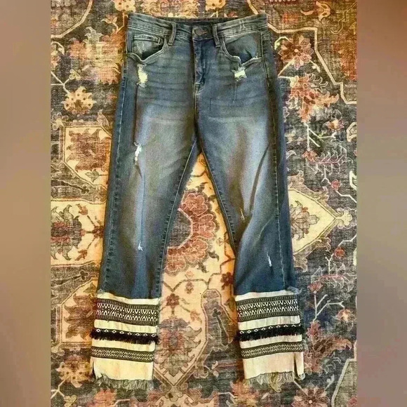 BLANKNYC High Rise Tapered Jeans Size 27 Boho Embroidered Fringe Cuff Festival - Picture 1 of 4